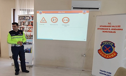 Trafik ekipleri emniyet kemeri takmanın önemini anlattı