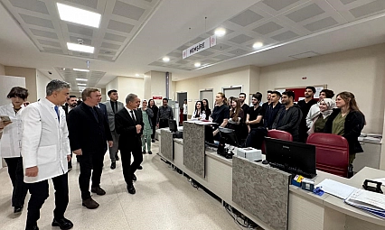Vali Aydoğdu, hastaları ziyaret etti