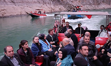 Vali Aydoğdu Karanlık Kanyon'da tekne turuna katıldı
