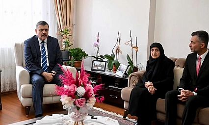 Vali Çiftçi, şehit annesini ziyaret etti