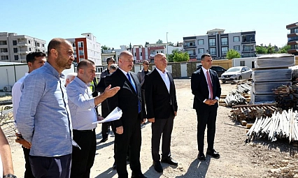 Vali Küçük, yapımı süren kültür merkezinde incelemelerde bulundu
