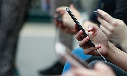 Yanınızdaki casus belli oldu: Gizlice kaydediyor!