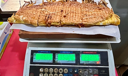 Yarım kiloluk dev tost, 600 liraya satılıyor