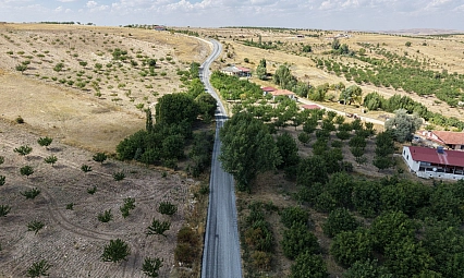 Yazın toz, kışın çamur... Sürücüleri bezdiren güzergâh yol yenilendi