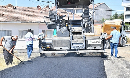Yeşilyurt'ta altyapı ve asfalt çalışmaları tam gaz devam ediyor