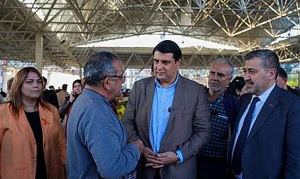 Yılmaz, pazarda vatandaş ve esnafla buluştu