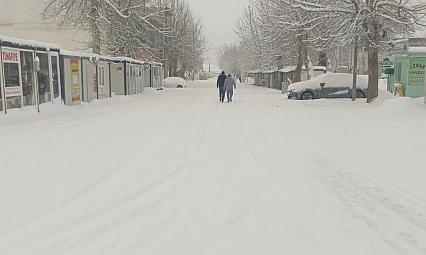 Yoğun kar nedeniyle araçlar saatlerce mahsur kaldı