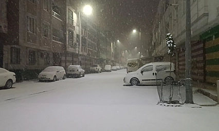Yoğun kar yağışı hayatı olumsuz etkiledi