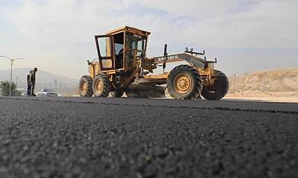 Yol yenileme çalışmaları devam ediyor