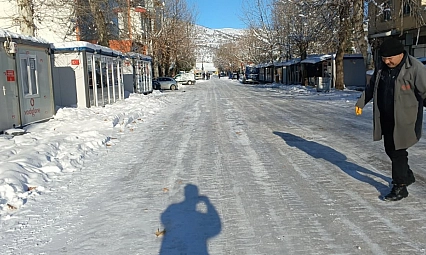 Yollar buz pistine döndü