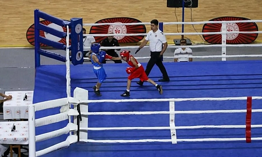 781 genç sporcu şampiyonluk için ringde