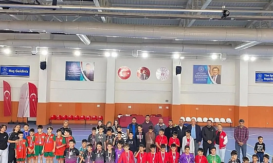 Malatya'da minik hentbolcuların şampiyonu belli oldu