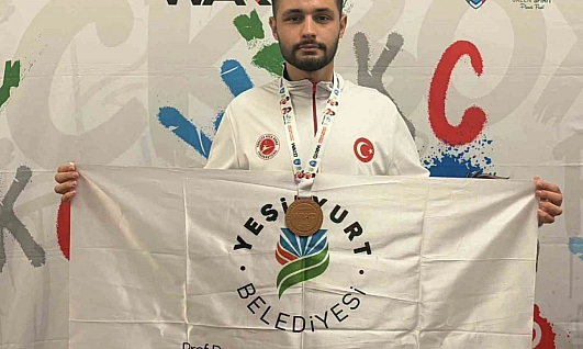 Yeşilyurt Belediyesporlu Ömer Faruk Yılmaz dünya üçüncüsü oldu