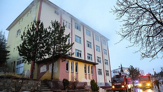 Öğrenci yurdunda yangın çıktı