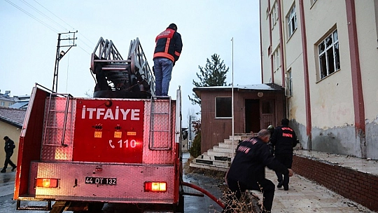 Öğrenci yurdunda yangın çıktı