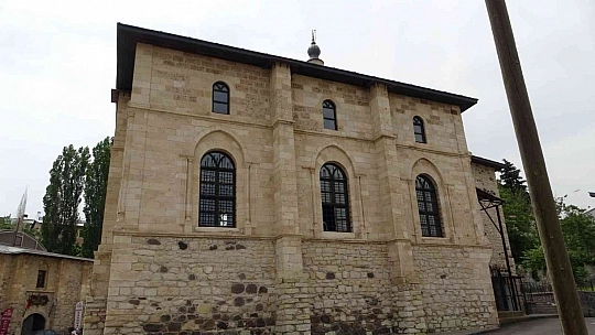683 yıllık cami görenleri hayran bırakıyor
