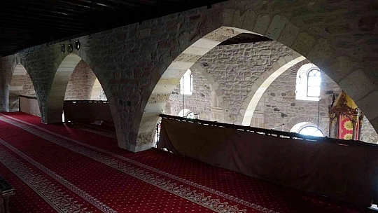 683 yıllık cami görenleri hayran bırakıyor