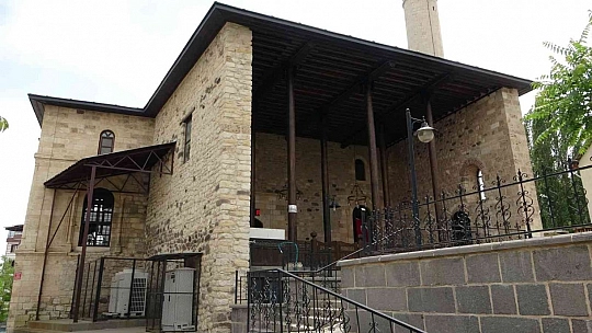 683 yıllık cami görenleri hayran bırakıyor