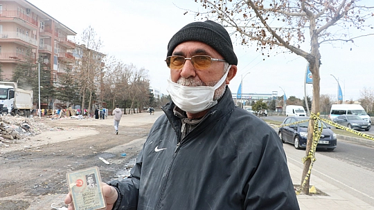 Enkazda hatıra fotoğrafları arıyor