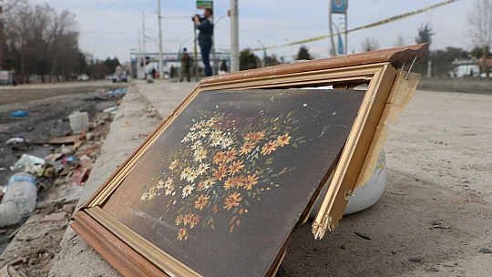 Enkazda hatıra fotoğrafları arıyor