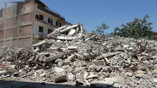 Aslantepe Caddesi tarlaya döndü