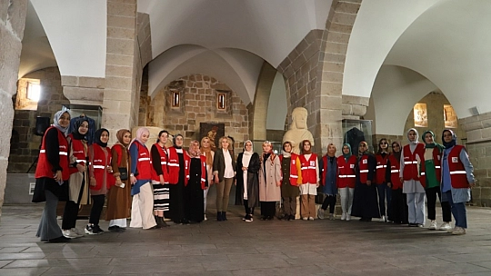 Güder'den kadınlara gezi jesti