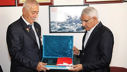 Gazilerle buluştu
