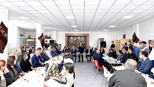 Mahalle sakinleriyle buluştu