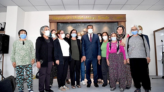 Mahalle sakinleriyle buluştu