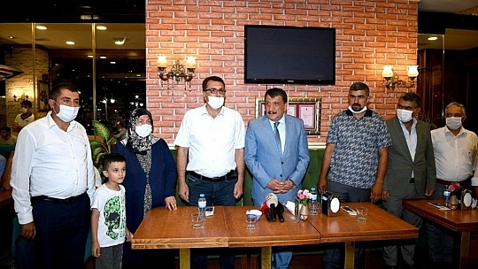 Şehit ve gazi aileleriyle buluştu