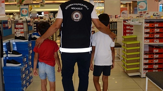 Çocuklara polis şefkati