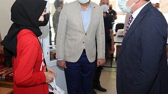 Çocuklara polis şefkati
