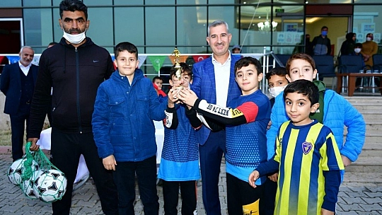 Gençlerimizin başarısı ve azmi bizi gururlandırıyor