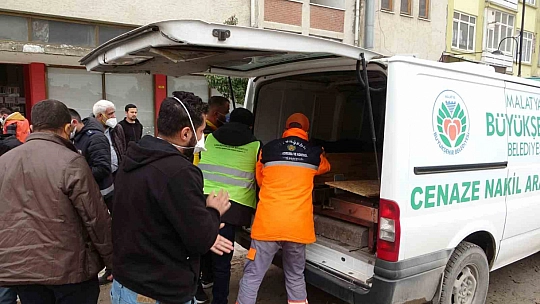 Kırk gün sonra enkazda ceset çıktı