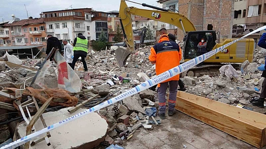 Kırk gün sonra enkazda ceset çıktı
