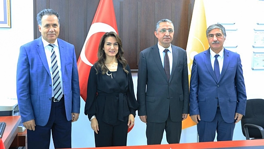Diş Fakültesi Dekanlığında görev değişimi
