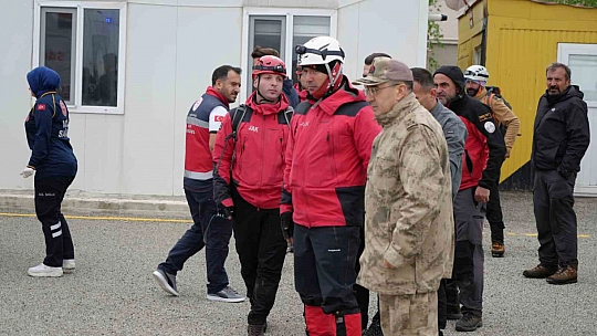 Düşen uçaktaki yaralı kadın Erzurum'a getirildi