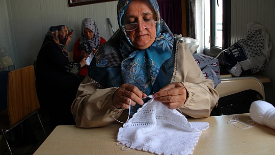Depremi unutmaya çalışıyorlar