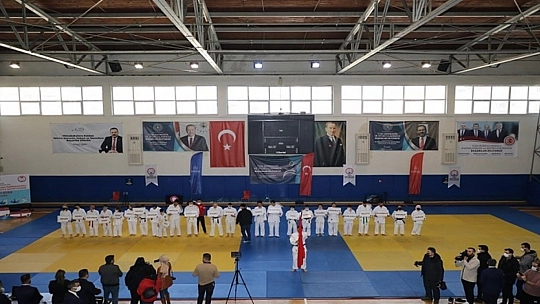 Madalyalarla döndüler