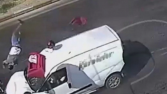 Feci kaza sürücü havaya uçtu