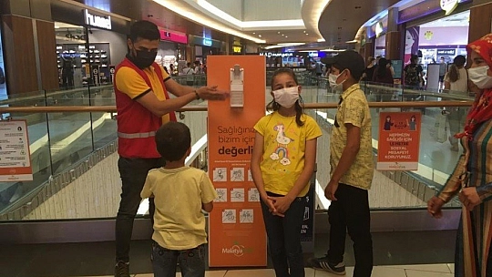 Küçük Hacer'e AVM sürprizi