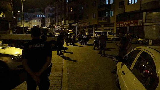 Sokak ortasında çatıştılar