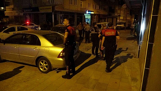Sokak ortasında çatıştılar