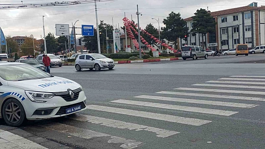 Malatya'da trafik kazası: Maddi hasar