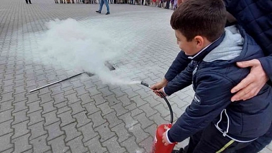 Öğrencilere yangın tatbikatı