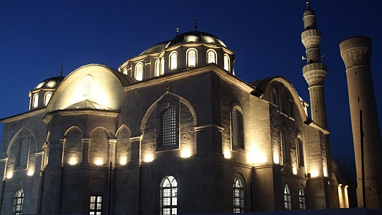 Yeni Cami nihayet açıldı