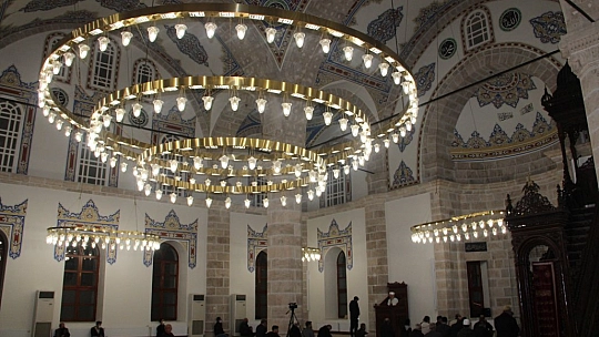 Yeni Cami nihayet açıldı