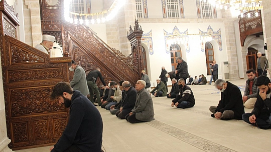 Yeni Cami nihayet açıldı