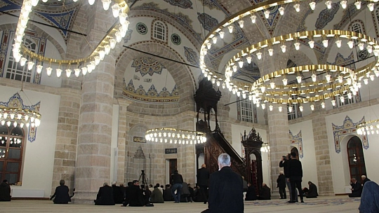 Yeni Cami nihayet açıldı