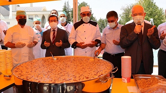 Aşure ikramı
